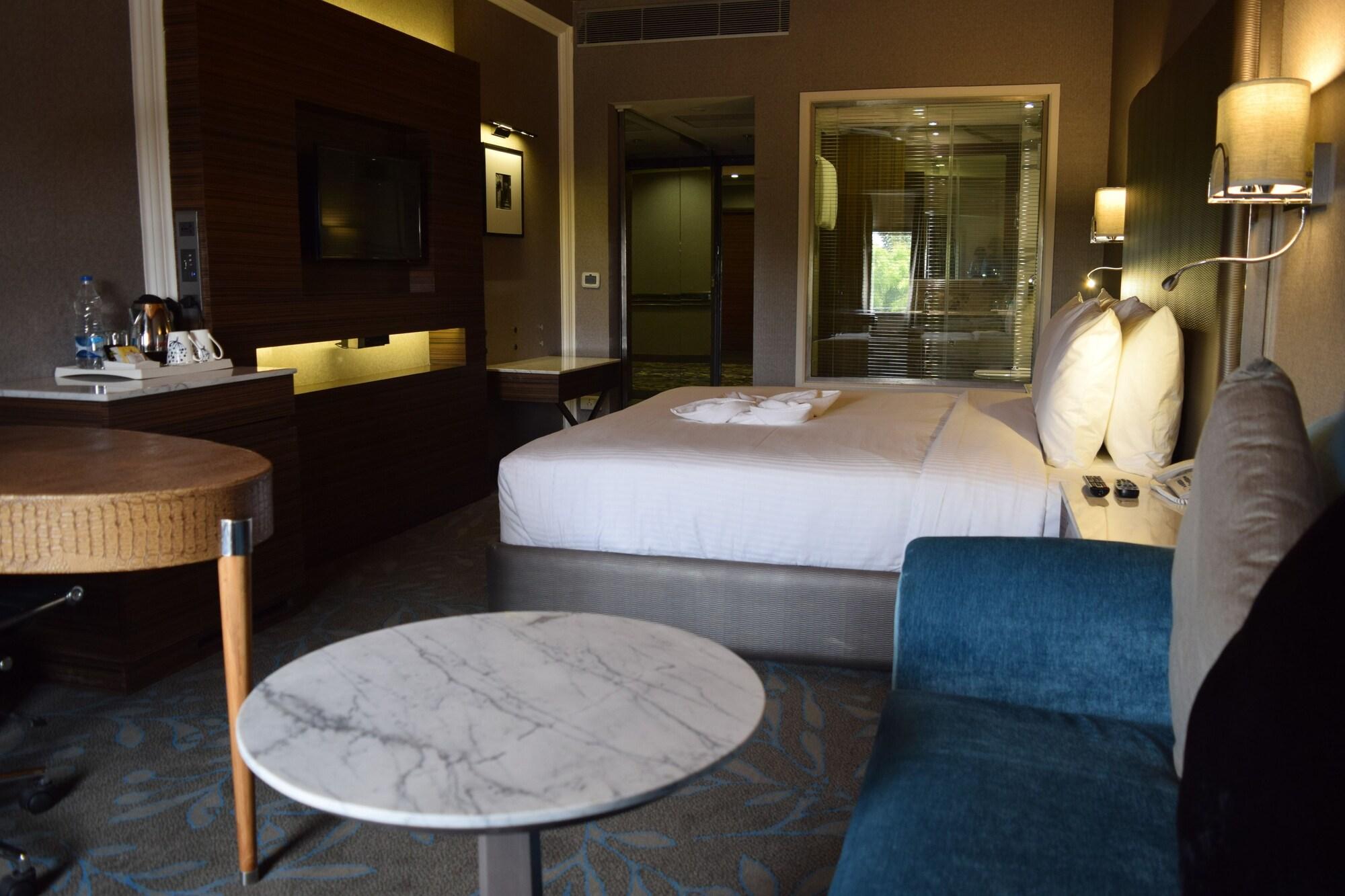 The Piccadily Hotel 4*
